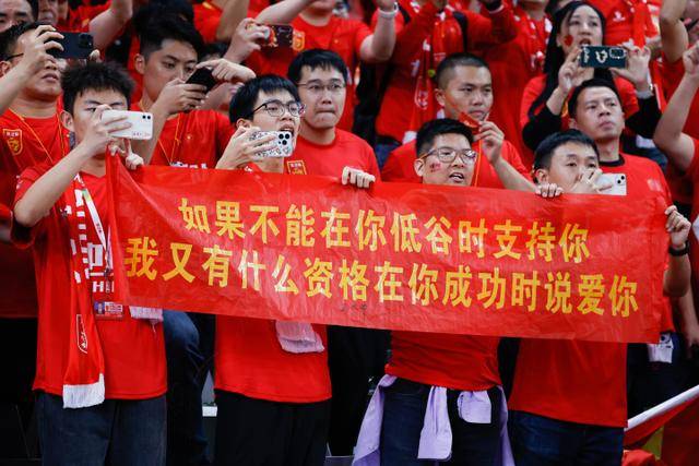 解说：恭喜费城 詹姆斯&马克西&布朗&恩比德&VJ组合还是挺有看头